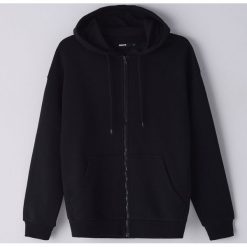 Gładka bluza z kapturem - Czarny. Czarne bluzy damskie Cropp, s, bez wzorów, bez rękawów, z kapturem. Za 79,99 zł.
