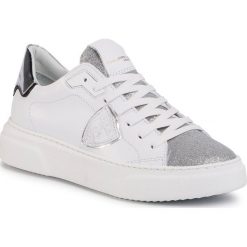 Sneakersy PHILIPPE MODEL - Temple BYLD VG01 Blanc Argent. Białe półbuty damskie Philippe Model, ze skóry. W wyprzedaży za 1079,00 zł.