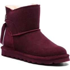 Buty BEARPAW - Natalia 2013W Wine. Czerwone kozaki damskie Bearpaw, na zimę, z wełny, bez zapięcia. W wyprzedaży za 309,00 zł.