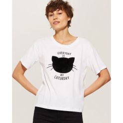 T-shirt z aplikacją - Biały. Białe t-shirty męskie House, s, z aplikacjami, bez kołnierzyka. Za 49,99 zł.