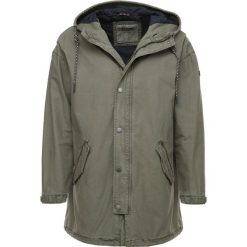 Tommy Jeans LIGHTWEIGHT Parka deep lichen. Brązowe parki męskie marki Tommy Jeans, l, z bawełny. W wyprzedaży za 559,30 zł.