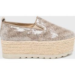 Guess Jeans - Espadryle Genisia. Żółte espadryle damskie Guess Jeans, z aplikacjami, z jeansu, bez obcasa, na obcasie. W wyprzedaży za 329,90 zł.