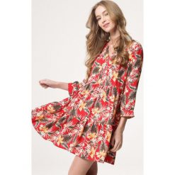 Żółto-Czerwona Sukienka Carnation. Czerwone sukienki damskie Born2be, m, bez wzorów, sportowe, bez kołnierzyka, bez rękawów, midi, sportowe. Za 129,99 zł.