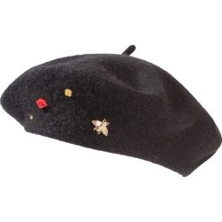 Beret z małymi ćwiekami z kolekcji Maite Kelly bonprix czarny. Czarne rękawiczki damskie bonprix, z aplikacjami. Za 44,99 zł.