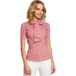 IZABELLA Koszula z kokardą i krótkim rękawem - czerwona. Czerwone koszule damskie Moe, s, w kratkę, z elastanu, eleganckie, ze stójką, z krótkim rękawem. W wyprzedaży za 109,00 zł.