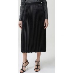 Czarna Spódnica Hennah. Czarne spódniczki damskie Born2be, s, bez wzorów, z materiału, retro, midi. Za 159,99 zł.