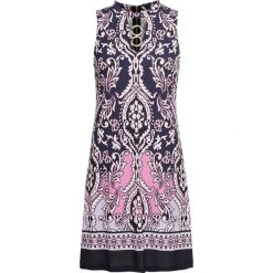 Sukienka z nadrukiem "paisley" bonprix ciemnoniebiesko-jasnoróżowy wzorzysty. Niebieskie sukienki damskie bonprix, na lato, z nadrukiem, bez kołnierzyka, bez rękawów. Za 109,99 zł.