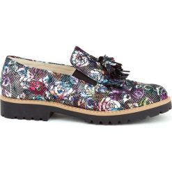 Półbuty - skóra naturalna - model 247 - kolor czarne kwiaty. Czarne półbuty damskie Zapato, w kwiaty, ze skóry, bez obcasa, bez zapięcia. W wyprzedaży za 173,40 zł.