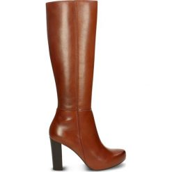 Kozaki SERENA. Pomarańczowe kozaki damskie Gino Rossi, ze skóry, eleganckie, na wysokim obcasie, na słupku, bez zapięcia. Za 399,90 zł.