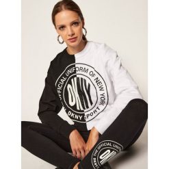 Bluza DKNY Sport DP0T7390. Bluzy sportowe damskie DKNY Sport, s, bez wzorów, bez rękawów, bez kaptura. Za 319,00 zł.