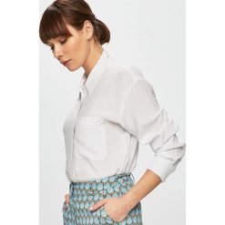 Calvin Klein Jeans - Koszula. Białe bluzki damskie Calvin Klein Jeans, s, bez wzorów, z wiskozy, klasyczne, z klasycznym kołnierzykiem, z długim rękawem. W wyprzedaży za 269,90 zł.