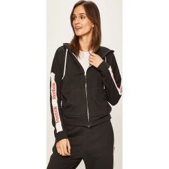 Reebok - Bluza. Czarne bluzy damskie Reebok, s, z nadrukiem, z bawełny, bez rękawów, z kapturem. Za 179,90 zł.
