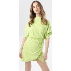Limonkowa Sukienka Phianele. Sukienki damskie Born2be, xl, bez wzorów, z dzianiny, bez kołnierzyka, bez rękawów. W wyprzedaży za 69,99 zł.