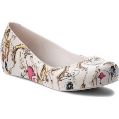 Baleriny MELISSA - Mel Ultragirl 3DB Inf 32416 White/Beige/Pink 53299. Białe baleriny dziewczęce marki Melissa, z tworzywa sztucznego, na płaskiej podeszwie. Za 315,00 zł.
