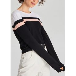 Cienki sweter w paski - Czarny. Czarne swetry damskie Cropp, s, w paski, bez rękawów, bez kaptura. Za 59,99 zł.