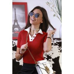Bluzka damska MARGARITA RED. Czerwone koszulki damskie polo Bluzka damska MARGARITA RED, uniwersalny, bez wzorów, polo, z krótkim rękawem. W wyprzedaży za 29,00 zł.