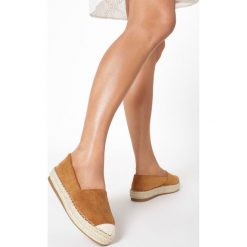 Camelowe Espadryle Thaxie. Brązowe espadryle damskie Born2be, bez wzorów, bez obcasa. W wyprzedaży za 54,99 zł.