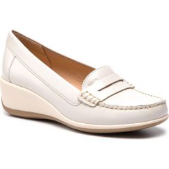 Półbuty GEOX - D Arethea B D621SB 00043 C1002 Off White. Białe półbuty damskie Geox, bez wzorów, ze skóry, bez obcasa, na obcasie, bez zapięcia. Za 429,00 zł.