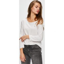 Tommy Jeans - Bluzka. Czerwone koszule damskie Tommy Jeans, s, bez wzorów, z bawełny, casualowe, z okrągłym kołnierzem, bez rękawów. W wyprzedaży za 129,90 zł.