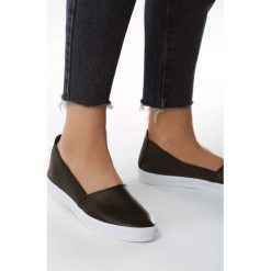 Czarne Tenisówki Personally. Czarne trampki i tenisówki damskie marki Born2be, bez wzorów, bez zapięcia. Za 49,99 zł.