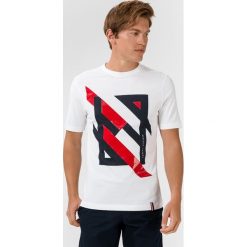 Tommy Hilfiger Koszulka Biały. Białe podkoszulki męskie TOMMY HILFIGER, l, z nadrukiem, z bawełny, bez kołnierzyka, krótkie. Za 238,95 zł.