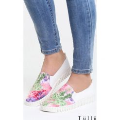 Biało-Różowe Slip On Graciousness. Białe trampki damskie slip on Born2be, z materiału. Za 69,99 zł.