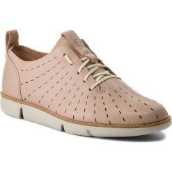 Półbuty CLARKS - Tri Etch 261325274 Nude Pink Leather. Czerwone półbuty damskie skórzane Clarks, na płaskiej podeszwie. W wyprzedaży za 229,00 zł.