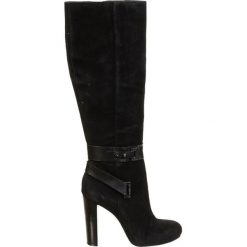 Buty zimowe damskie: Skórzane kozaki w kolorze czarnym