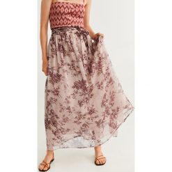 Mango - Spódnica Star. Różowe spódniczki damskie Mango, na co dzień, s, w kwiaty, z poliesteru, retro, midi, rozkloszowane. W wyprzedaży za 59,90 zł.