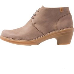 El Naturalista AQUA Ankle boot plume. Pomarańczowe botki damskie marki El Naturalista, ze skóry, bez obcasa, bez zapięcia. Za 529,00 zł.