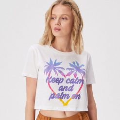 T-shirt z kolorowymi palmami - Biały. Białe t-shirty damskie Sinsay, s, bez wzorów, bez kołnierzyka. W wyprzedaży za 7,99 zł.