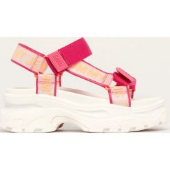 Tommy Jeans - Sandały. Niebieskie klapki damskie Tommy Jeans, bez wzorów, z jeansu, bez obcasa, na obcasie. W wyprzedaży za 339,90 zł.