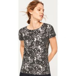 T-shirt we wzory - Szary. Białe t-shirty damskie marki Reserved, l. Za 39,99 zł.
