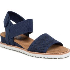 Sandały SKECHERS - Desert Kiss 31440/NVY Navy. Niebieskie klapki damskie Skechers, bez wzorów, z tworzywa sztucznego, bez obcasa. Za 179,00 zł.