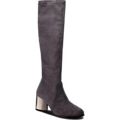 Kozaki SOLO FEMME - 48802-01-I09/000-12-00 Szary. Szare kozaki damskie Solo Femme, ze skóry, bez obcasa, na obcasie, bez zapięcia. W wyprzedaży za 279,00 zł.
