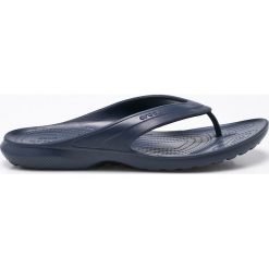 Crocs - Japonki. Niebieskie kapcie męskie Crocs, z materiału. W wyprzedaży za 69,90 zł.