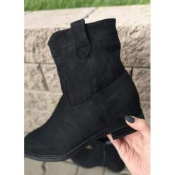 BOTKI WENDY BLACK - 36. Czarne koturny damskie Fanaberia.com, z jeansu, eleganckie, bez obcasa, na koturnie, na zamek. Za 74,90 zł.