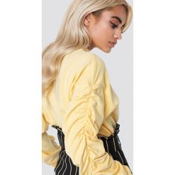 Bluzy damskie: NA-KD Bluza z marszczonym rękawem – Yellow