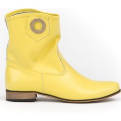 Wsuwane botki na niskim obcasie - skóra naturalna - model 270 - kolor bananowy. Żółte botki damskie Zapato, ze skóry, klasyczne, na niskim obcasie, bez zapięcia. W wyprzedaży za 319,20 zł.
