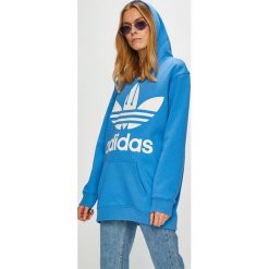 Adidas Originals - Bluza. Niebieskie bluzy damskie z kieszeniami marki adidas Originals, z nadrukiem, z bawełny, z kapturem. W wyprzedaży za 269,90 zł.