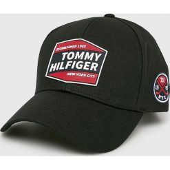 Tommy Hilfiger - Czapka. Czarne czapki męskie TOMMY HILFIGER, bez wzorów, z bawełny. W wyprzedaży za 159,90 zł.