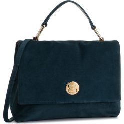 Torebka COCCINELLE - ED1 Liya Suede E1 ED1 18 01 01 Teal B26. Zielone torebki klasyczne damskie Coccinelle, bez wzorów, ze skóry, klasyczne, na ramię, bez dodatków. Za 1499,00 zł.