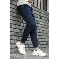 Męskie spodnie OSVALDO NAVY. Niebieskie jeansy męskie IVET, m, bez wzorów, eleganckie. W wyprzedaży za 79,00 zł.