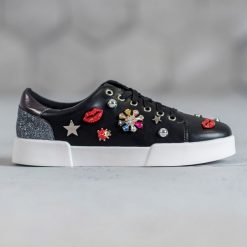Bestelle czarne Buty Sportowe Z Naszywkami. Czarne buty sportowe damskie Bestelle, z aplikacjami, ze skóry, sportowe. W wyprzedaży za 69,00 zł.