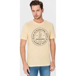 Jack & Jones Dover Koszulka Żółty. Żółte podkoszulki męskie Jack & Jones, l, z nadrukiem, z bawełny, z krótkim rękawem. Za 44,95 zł.