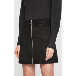 Only - Spódnica. Czarne spódniczki damskie marki ONLY, s, bez wzorów, z poliesteru, z podwyższonym stanem, mini, rozkloszowane. Za 129,90 zł.