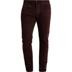 GStar 3301 DECONSTRUCTED SLIM COJ Jeansy Slim Fit dark fig. Czerwone jeansy męskie marki G-Star. Za 469,00 zł.