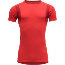 Devold Hiking Man T-Shirt Chilli Xl. Czerwone koszulki męskie termoaktywne Devold, na lato, xl, bez wzorów, z wełny, sportowe, bez kołnierzyka, krótkie. Za 299,15 zł.