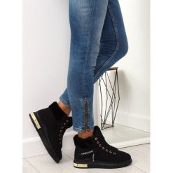 Trampki ocieplane czarne ASHHIE. Czarne buty sportowe damskie FunKee.pl, z aplikacjami, ze skóry ekologicznej, bez zapięcia. Za 92,99 zł.