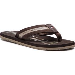 Japonki TOMMY HILFIGER - Bold Hilfiger Beach Sandal FM0FM01928 Coffee Bean 212. Pomarańczowe klapki męskie TOMMY HILFIGER, bez wzorów, ze skóry. W wyprzedaży za 129,00 zł.